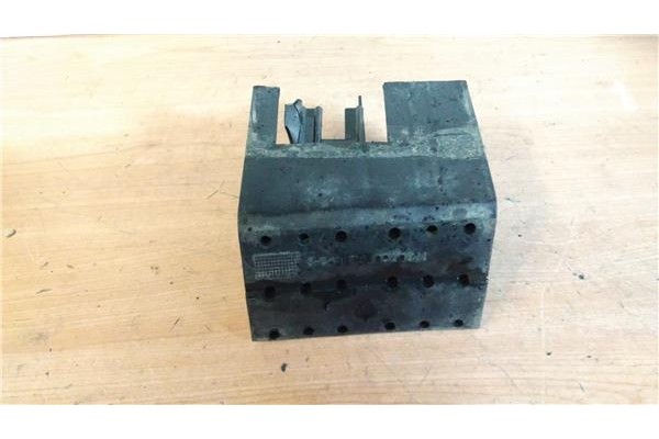 Recambio de refuerzo paragolpes derecho para renault rapid /express (f40) 1.9 d p55 pick-up referencia OEM IAM 7700760700  