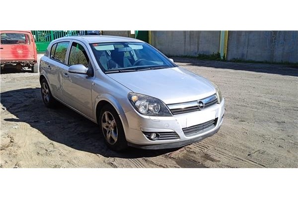 opel astra h berlina del año 2004