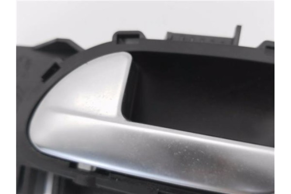 Recambio de manilla int. puerta trasero izquierda para peugeot 2008 1.2 access referencia OEM IAM 96555518VV  