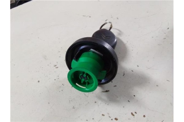 Recambio de tapon combustible para citroen xsara berlina 1.6 16v chrono referencia OEM IAM    Recambio de tapon combustible para citroen xsara berlina 1.6 16v chrono referencia OEM IAM