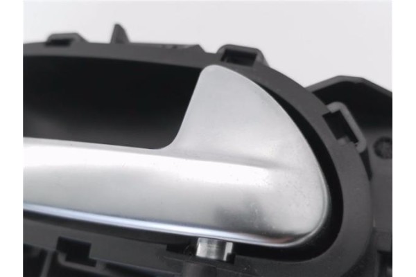 Recambio de manilla int. puerta delantero derecha para peugeot 2008 1.2 access referencia OEM IAM 96555516VV  