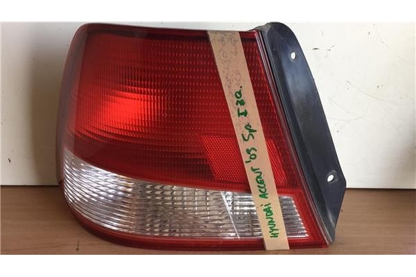 Recambio de piloto trasero izquierdo para hyundai accent (lc) 1.3 gl 5p referencia OEM IAM 92401250  