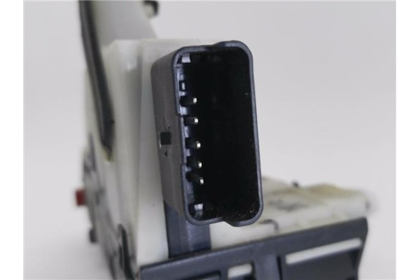 Recambio de cierre electromagnetico trasero izquierdo para peugeot 2008 1.2 access referencia OEM IAM 9812501280  