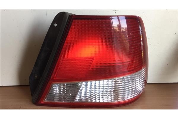 Recambio de piloto trasero derecho para hyundai accent (lc) 1.3 gl 5p referencia OEM IAM 92402252  