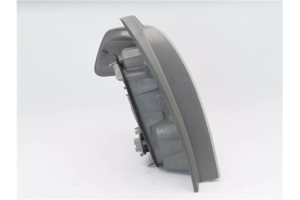 Recambio de piloto trasero derecho para toyota corolla verso (r1) 2.2 d-4d referencia OEM IAM 815510F020  