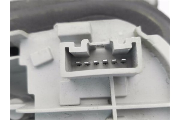 Recambio de piloto trasero derecho para toyota corolla verso (r1) 2.2 d-4d referencia OEM IAM 815510F020  