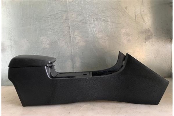 Recambio de embellecedor consola central para mazda 3 berlina (bk) 1.6 cd active+ xcite referencia OEM IAM   
