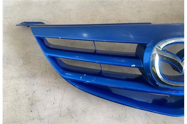 Recambio de rejilla paragolpes delantero para mazda 3 berlina (bk) 1.6 cd active+ xcite referencia OEM IAM   