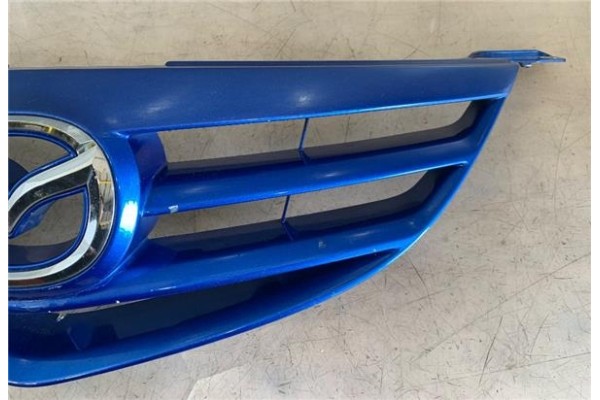 Recambio de rejilla paragolpes delantero para mazda 3 berlina (bk) 1.6 cd active+ xcite referencia OEM IAM   