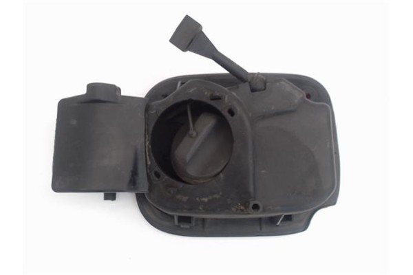 Recambio de tapa exterior combustible para renault clio iii 1.5 dci referencia OEM IAM 8200290088 8200290092 