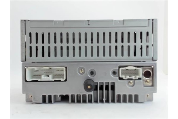Recambio de radio / cd para mazda premacy (cp) 1.8 referencia OEM IAM 810012515  