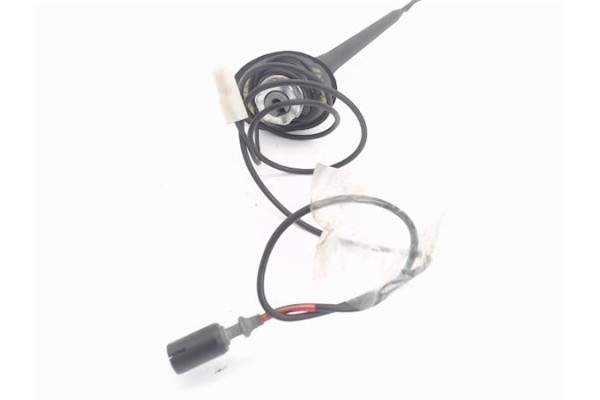 Recambio de antena electrica para renault clio iii 1.5 dci referencia OEM IAM 8200282256  