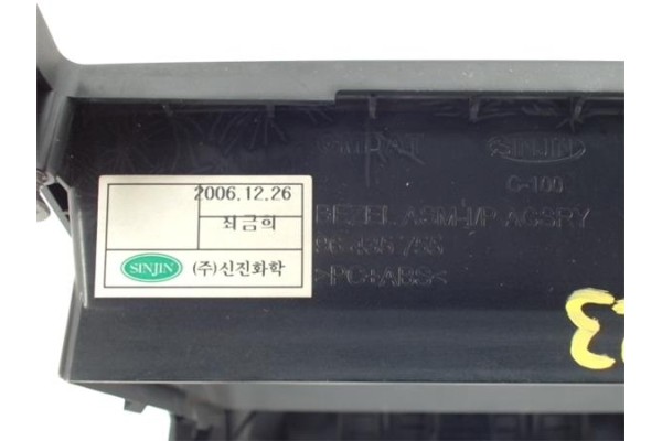 Recambio de embellecedor consola central para chevrolet captiva 2.0 d referencia OEM IAM 96435755  