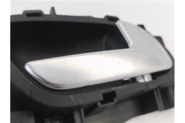Recambio de manilla int. puerta trasero derecha para peugeot 2008 1.2 access referencia OEM IAM 96555516VV  