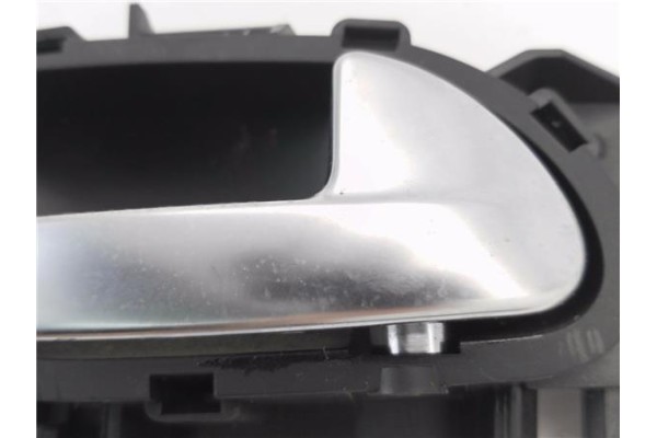 Recambio de manilla int. puerta trasero derecha para peugeot 2008 1.2 access referencia OEM IAM 96555516VV  
