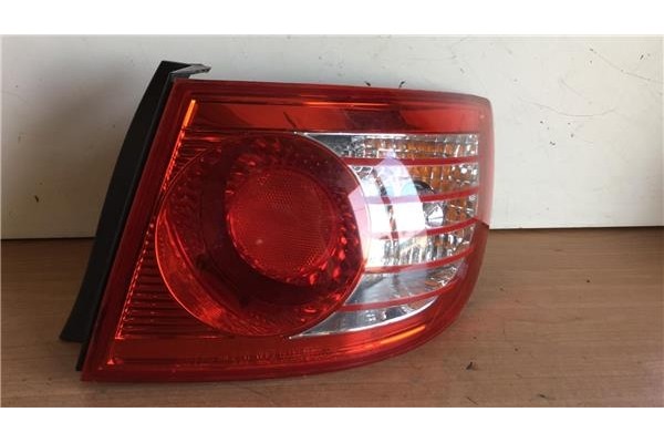 Recambio de piloto trasero derecho para hyundai elantra 1.6 gl referencia OEM IAM 924022D7  