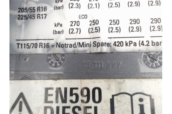 Recambio de tapa exterior combustible para opel astra h berlina 1.9 cdti 16v referencia OEM IAM   