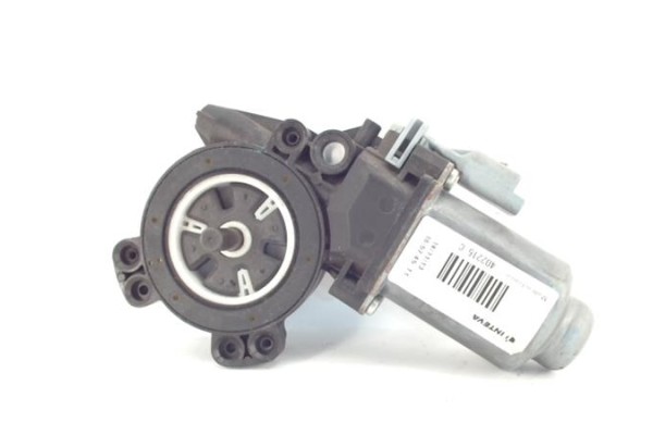 Recambio de motor elevalunas delantero izquierdo para citroen c3 1.6 feel edition referencia OEM IAM 402215C  