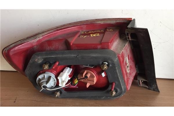 Recambio de piloto trasero derecho para hyundai elantra 1.6 gl referencia OEM IAM 924022D7  