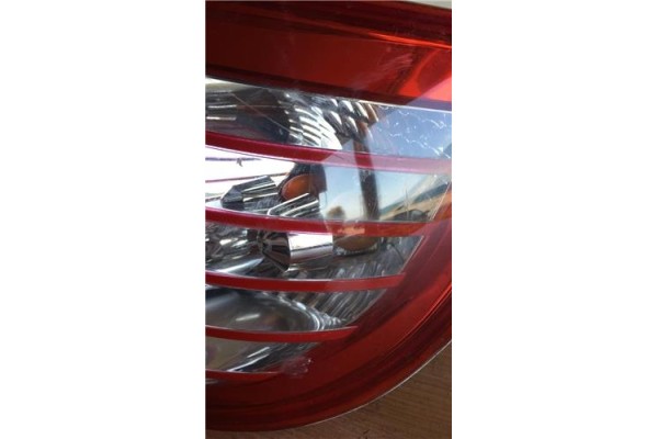 Recambio de piloto trasero derecho para hyundai elantra 1.6 gl referencia OEM IAM 924022D7  