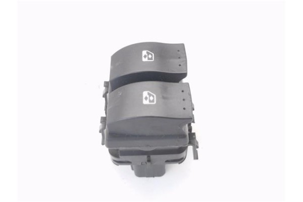 Recambio de mando elevalunas delantero izquierdo para renault clio ii fase ii (b/cb0) 1.2 base authentique referencia OEM IAM 82