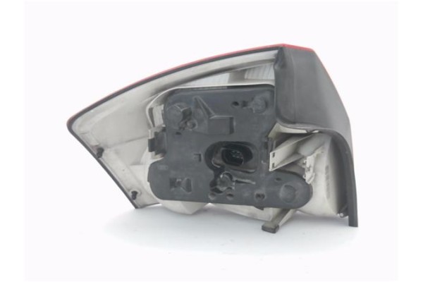 Recambio de piloto trasero derecho para audi a4 berlina (8e) 1.9 tdi (96kw) referencia OEM IAM 153948  