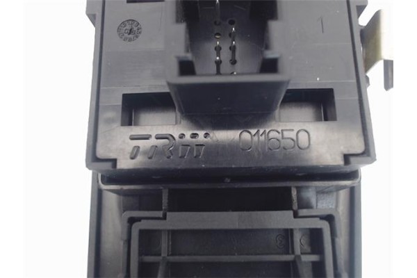 Recambio de mando elevalunas delantero izquierdo para fiat bravo (182) 1.2 16v 80 trofeo referencia OEM IAM 011650  