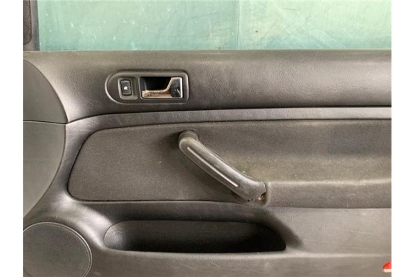Recambio de puerta delantero derecha para volkswagen golf iv berlina (1j1) 1.9 tdi referencia OEM IAM 1J3831056H  