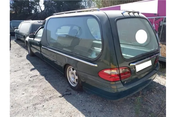 mercedes-benz clase e (bm 211) berlina del año 2005