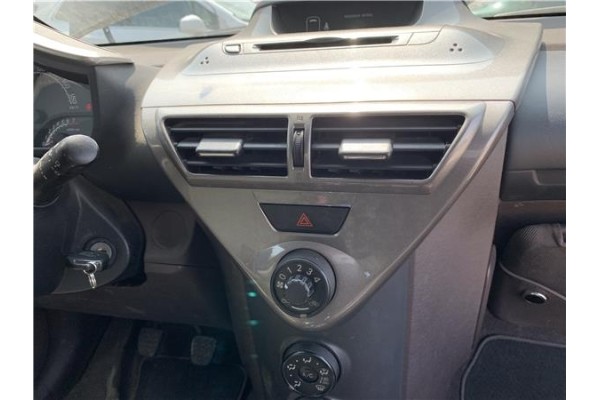 Recambio de consola para toyota iq (nuj1/ngj1/kgj1) 1.0 básico referencia OEM IAM 5530174010E0  