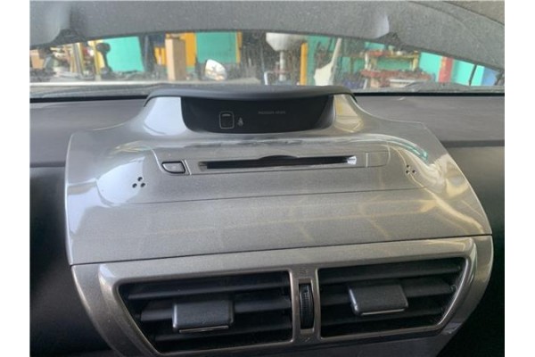 Recambio de consola para toyota iq (nuj1/ngj1/kgj1) 1.0 básico referencia OEM IAM 5530174010E0  