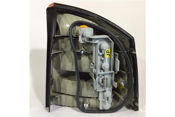 Recambio de piloto trasero izquierdo para opel vectra c berlina 2.2 club referencia OEM IAM 13130643  