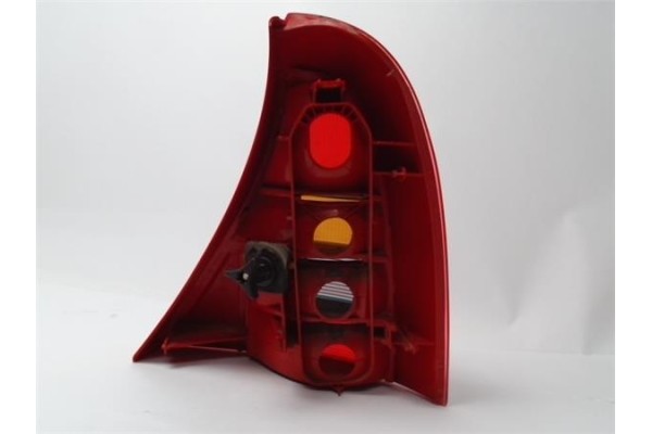 Recambio de piloto trasero izquierdo para renault clio ii (xbo) 1.4 75cv referencia OEM IAM 7700410515  7701039014 , RENAULT