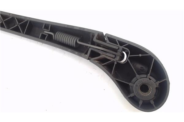 Recambio de brazo limpiaparabrisas trasero para renault clio iii 1.5 dci (br17, cr17) referencia OEM IAM 7701059392  