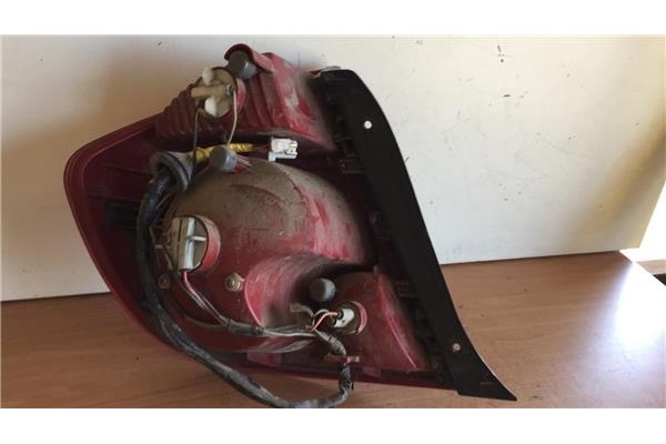 Recambio de piloto trasero derecho para hyundai accent (mc) 1.4 gl referencia OEM IAM 92402257  