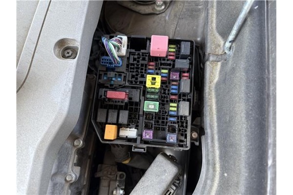Recambio de caja fusibles/rele para mitsubishi outlander (gf0/gg0) 2.0 phev kaiteki 4wd (gg2w) referencia OEM IAM 8565A358  