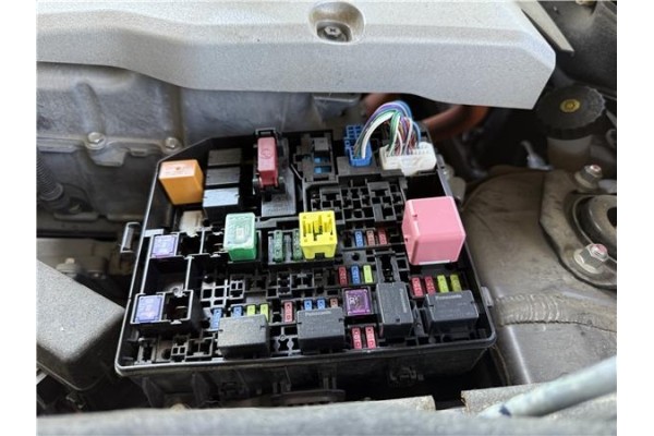 Recambio de caja fusibles/rele para mitsubishi outlander (gf0/gg0) 2.0 phev kaiteki 4wd (gg2w) referencia OEM IAM 8565A358  