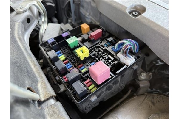 Recambio de caja fusibles/rele para mitsubishi outlander (gf0/gg0) 2.0 phev kaiteki 4wd (gg2w) referencia OEM IAM 8565A358  