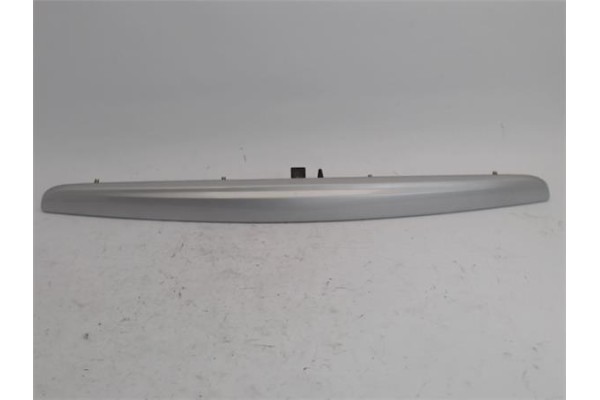 Recambio de moldura porton trasero para citroen c3 1.4 hdi referencia OEM IAM   