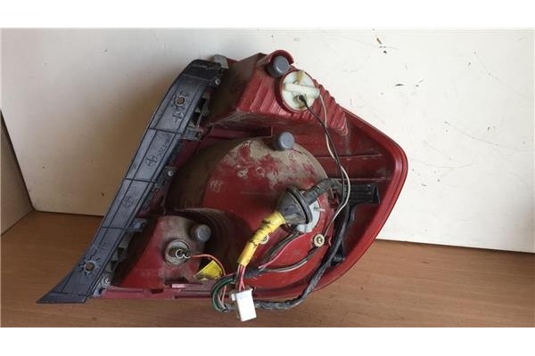 Recambio de piloto trasero izquierdo para hyundai accent (mc) 1.4 gl referencia OEM IAM 92401257 S34L 