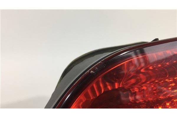 Recambio de piloto interior derecho para fiat stilo (192) multi wagon 1.9 jtd referencia OEM IAM 51717942  