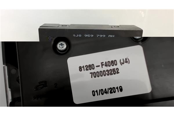 Recambio de luz interior techo para toyota c-hr (x10) 2.0 hibrido referencia OEM IAM 81260F4060 700003252 