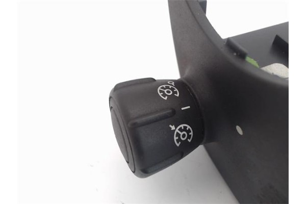 Recambio de mando de luces para renault scenic ii (jm) referencia OEM IAM 8200206738 61890007 