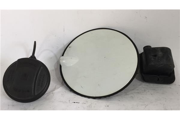 Recambio de tapa exterior combustible para opel combo furgón/ranchera familiar 1.3 cdti 16v referencia OEM IAM 13140958 9166522 