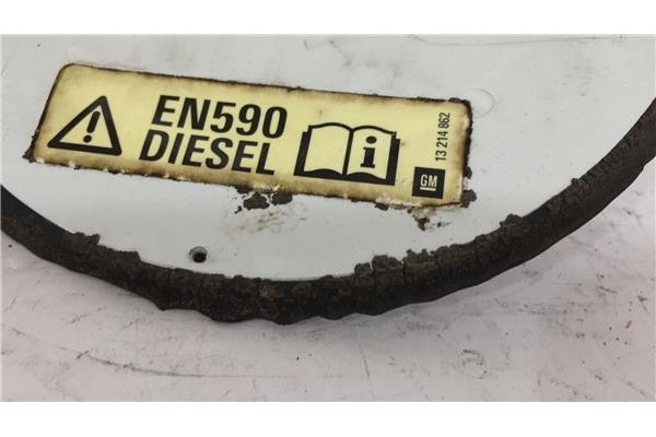 Recambio de tapa exterior combustible para opel combo furgón/ranchera familiar 1.3 cdti 16v referencia OEM IAM 13140958 9166522 