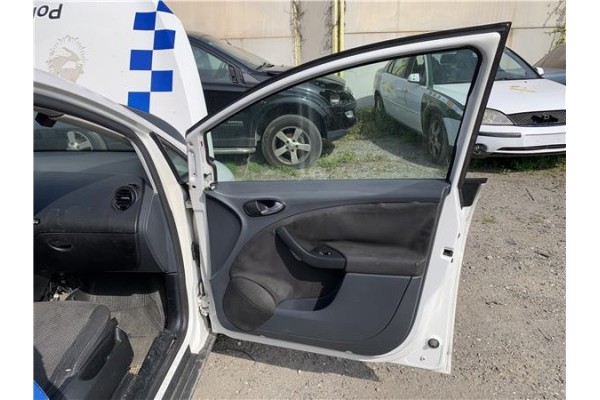 Recambio de puerta delantero derecha para seat altea (5p1) 1.9 tdi referencia OEM IAM 5P0831056A  