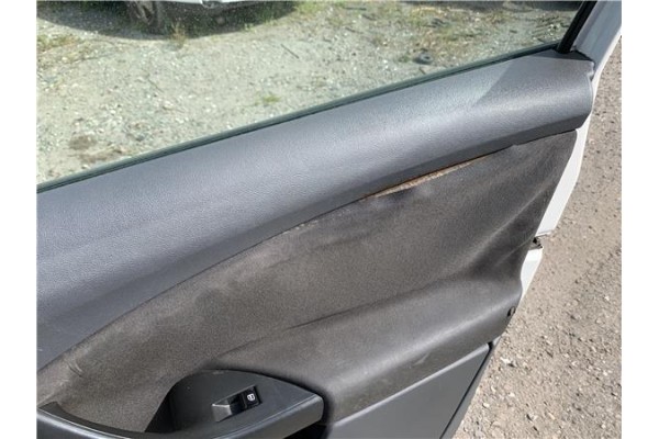 Recambio de puerta delantero derecha para seat altea (5p1) 1.9 tdi referencia OEM IAM 5P0831056A  