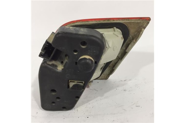 Recambio de piloto interior izquierdo para bmw serie 3 coupe (e46) 2.2 320 ci referencia OEM IAM 230569 257511 