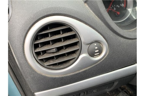 Recambio de rejilla entrada de aire para renault clio iii 1.5 dci (br17, cr17) referencia OEM IAM 7701061206 Recambio de rejilla entrada de aire para renault clio iii 1.5 dci (br17, cr17) referencia OEM IAM 7701061206