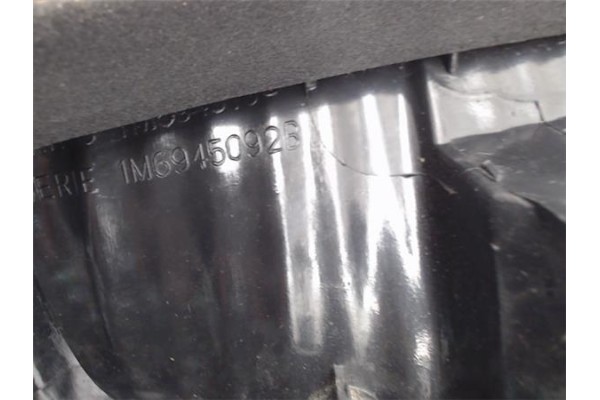 Recambio de piloto porton trasero derecho para seat leon (1m1) 1.6 16 v referencia OEM IAM 1M6945092B  